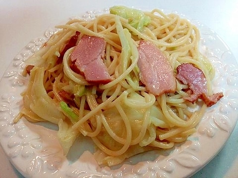 ベーコンと茹でキャベツのミルクパスタ